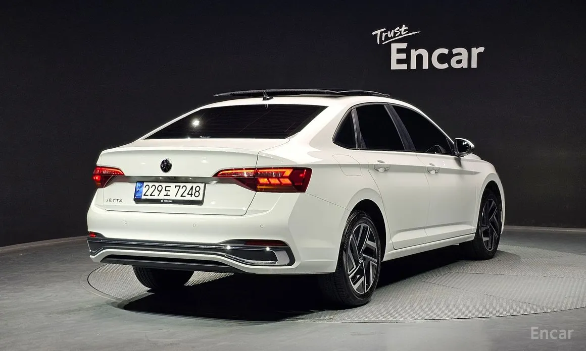 Photo 2 - Volkswagen Jetta