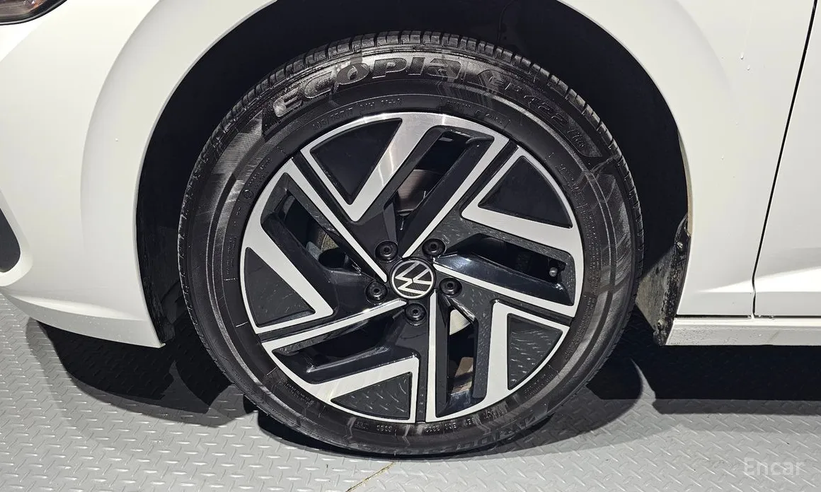 Photo 5 - Volkswagen Jetta