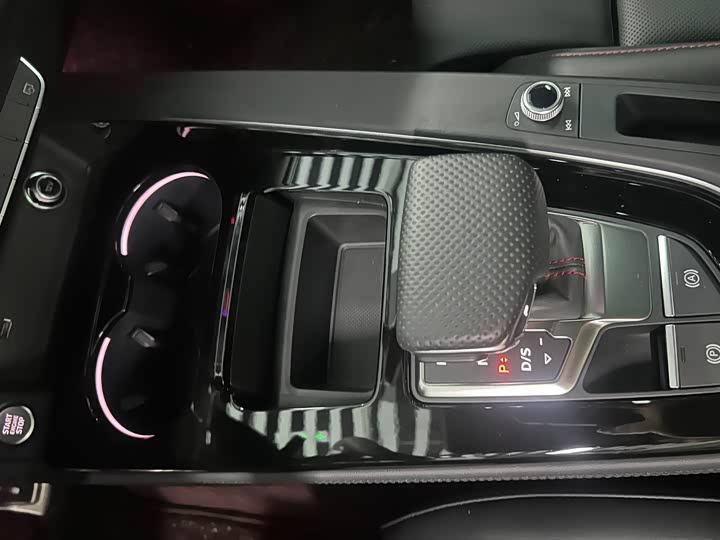 Фото 6 - Audi A4L