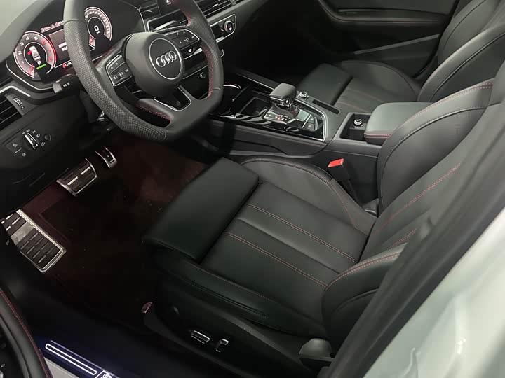 Фото 7 - Audi A4L