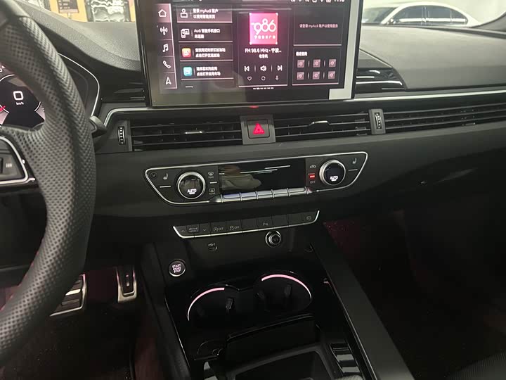 Фото 9 - Audi A4L