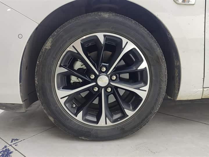 Chevrolet Monza 2023 2023款 1.3T 轻混自动尊享版