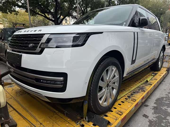 Land Rover Range Rover 2026 2026款 3.0 L6 400PS SE长轴版