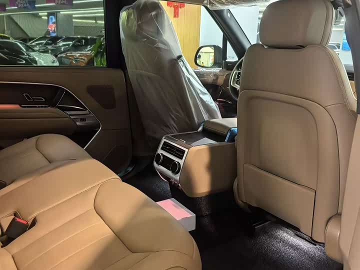 Land Rover Range Rover 2026 2026款 3.0 L6 400PS SE长轴版
