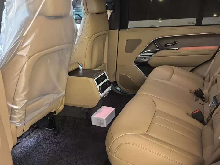 Land Rover Range Rover 2026 2026款 3.0 L6 400PS SE长轴版