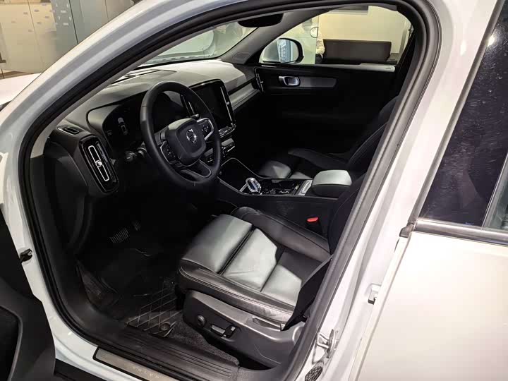 Volvo XC40 2025 2025款 B4 四驱智远豪华版