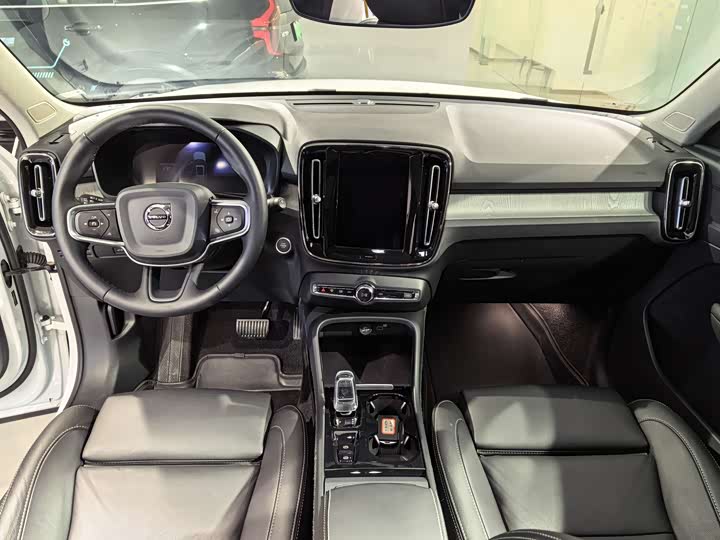 Volvo XC40 2025 2025款 B4 四驱智远豪华版
