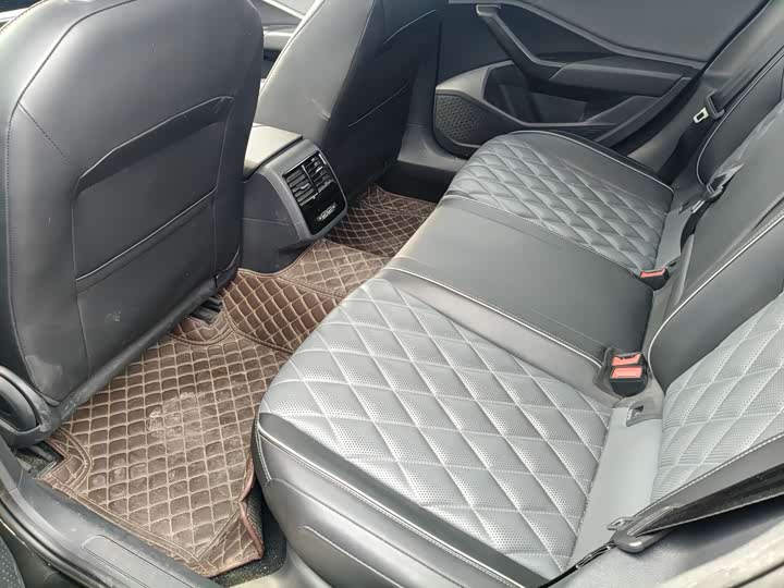 Фото 9 - Volkswagen Sagitar L