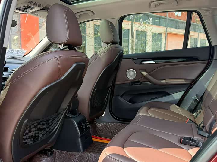 Zdjęcie 9 - BMW X1