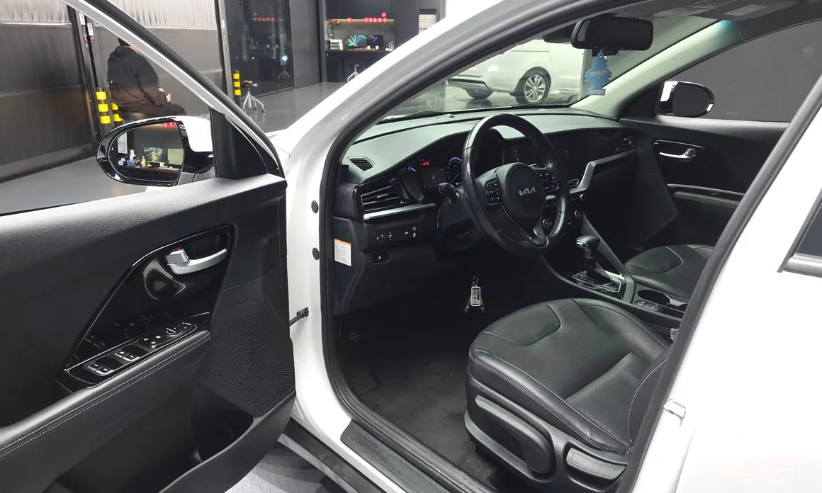 Photo 10 - Kia Niro
