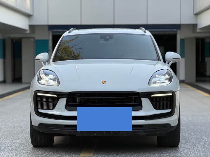 Photo 2 - Porsche Macan