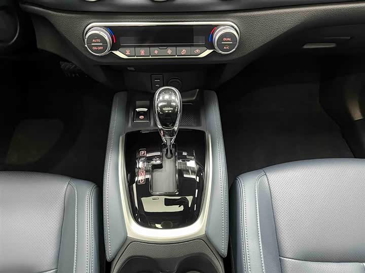 Nissan X-Trail 2025 2025款 荣誉 2.0L 两驱领先版