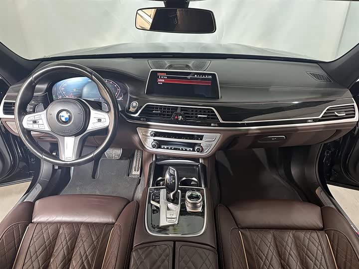 Фото 8 - BMW 7 Series