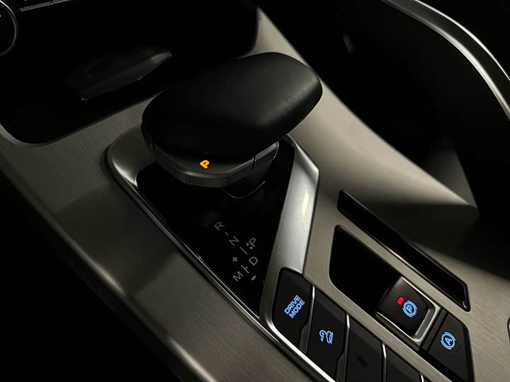Фото 7 - Geely Coolray