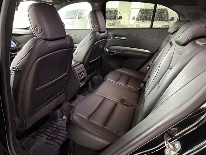 Фото 6 - Cadillac XT4
