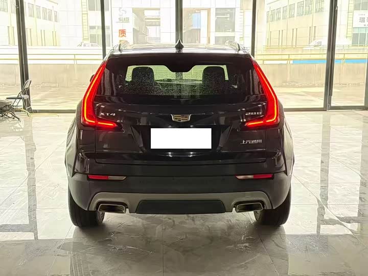 Фото 8 - Cadillac XT4