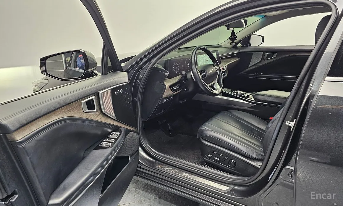 Photo 10 - Kia K8