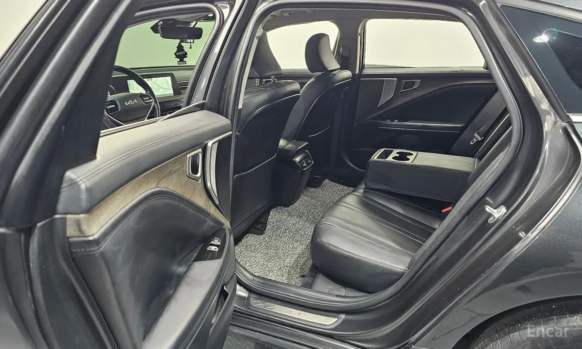 Photo 11 - Kia K8