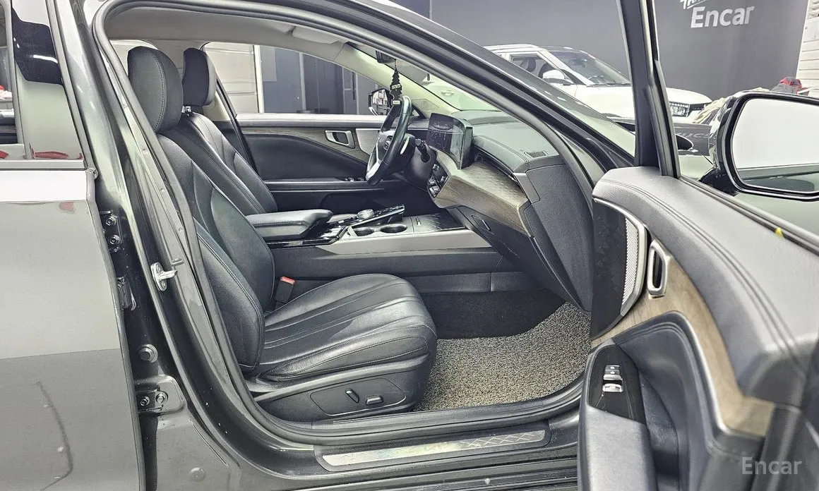Photo 12 - Kia K8