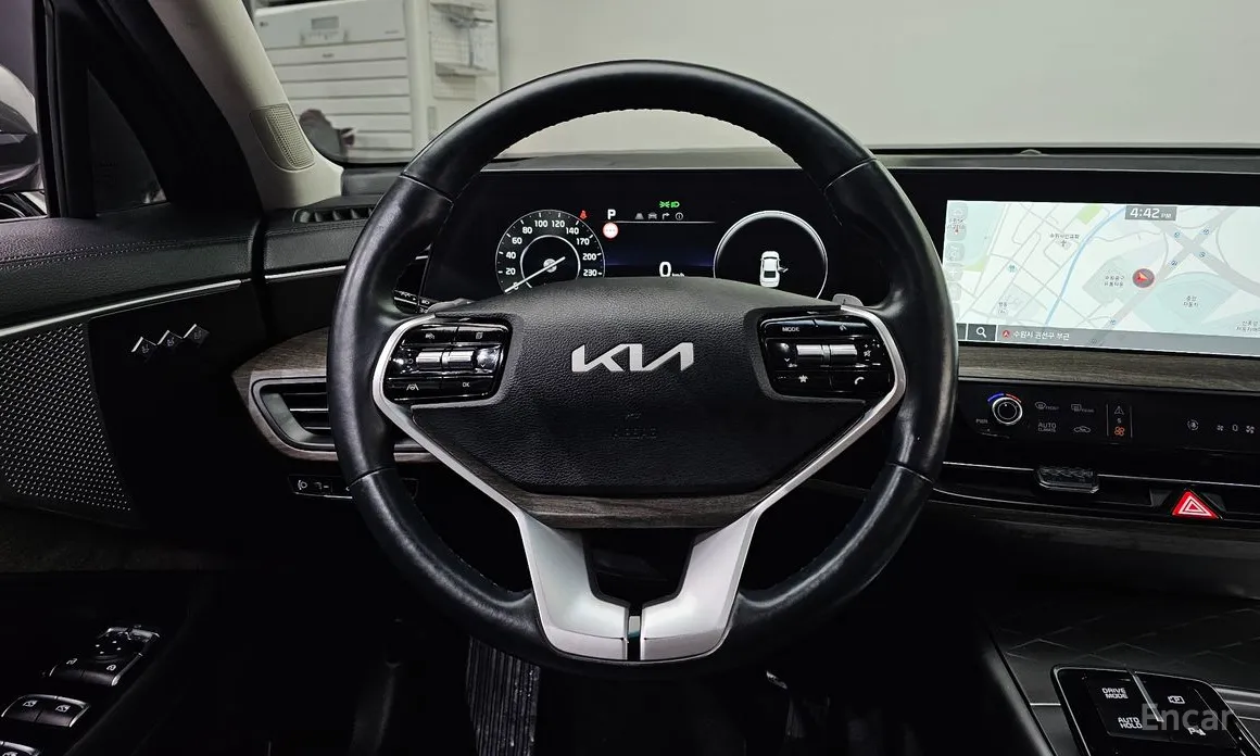 Photo 13 - Kia K8