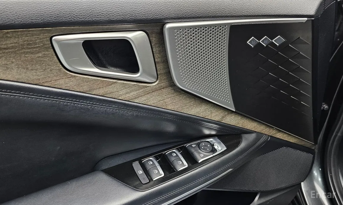 Photo 16 - Kia K8