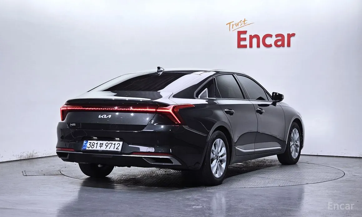 Photo 2 - Kia K8