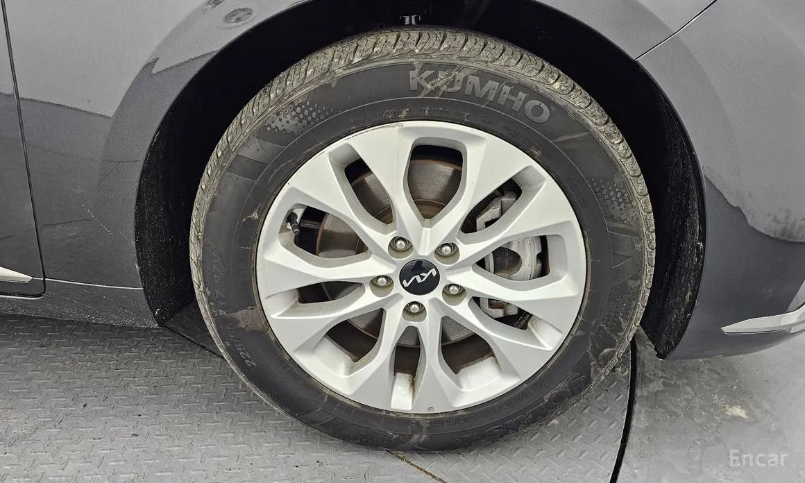 Photo 5 - Kia K8