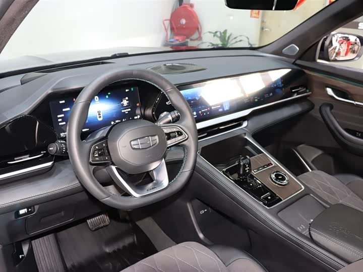 Фото 9 - Geely Monjaro