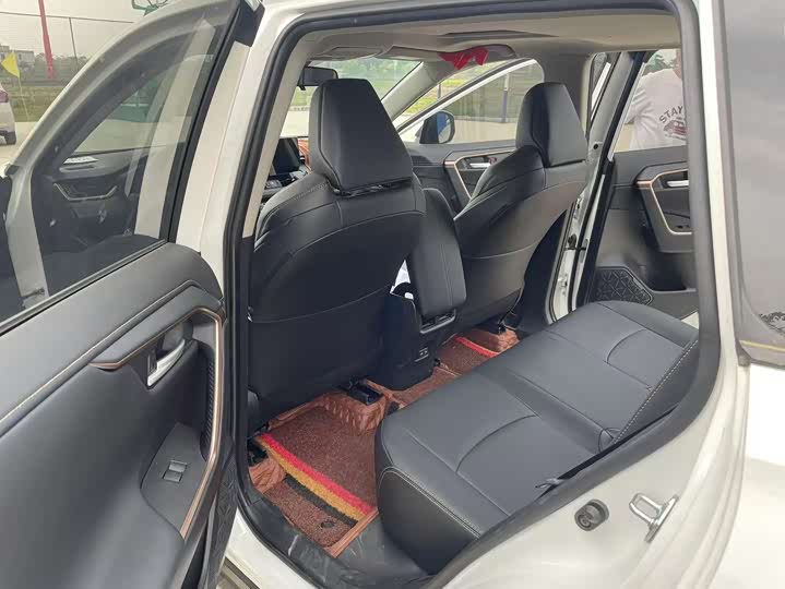 Фото 8 - Toyota Wildlander