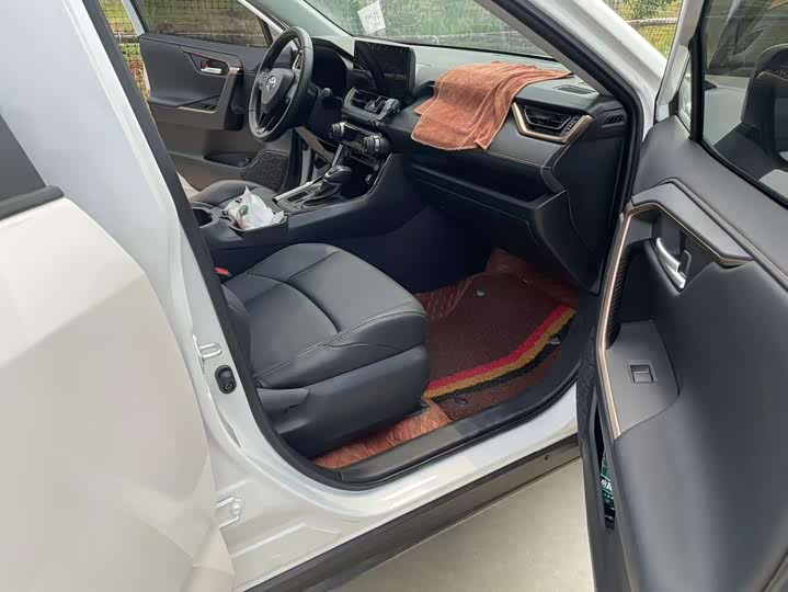 Фото 9 - Toyota Wildlander