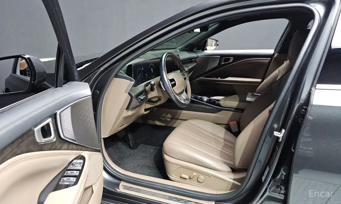 Photo 10 - Kia K8