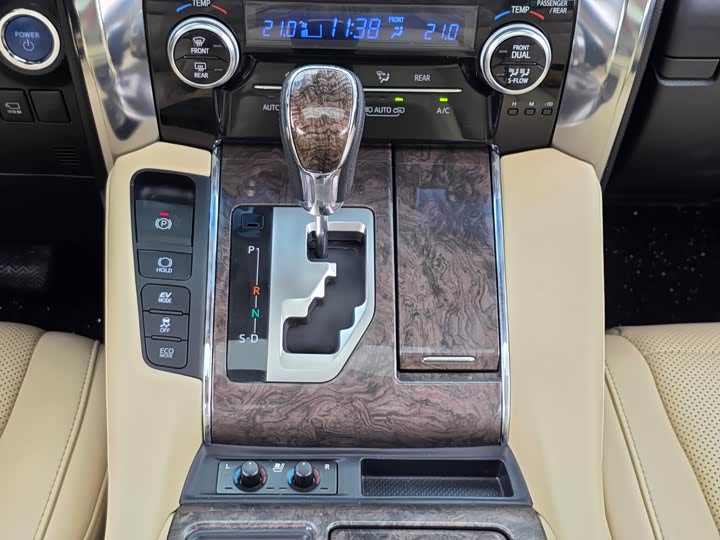 Фото 7 - Toyota Alphard