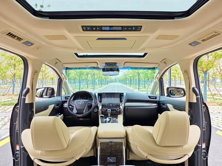 Фото 9 - Toyota Alphard