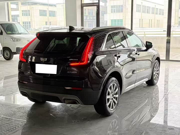 Фото 9 - Cadillac XT4