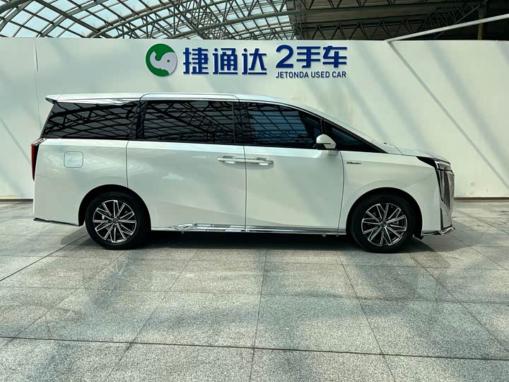 Фото 3 - GAC Trumpchi M8