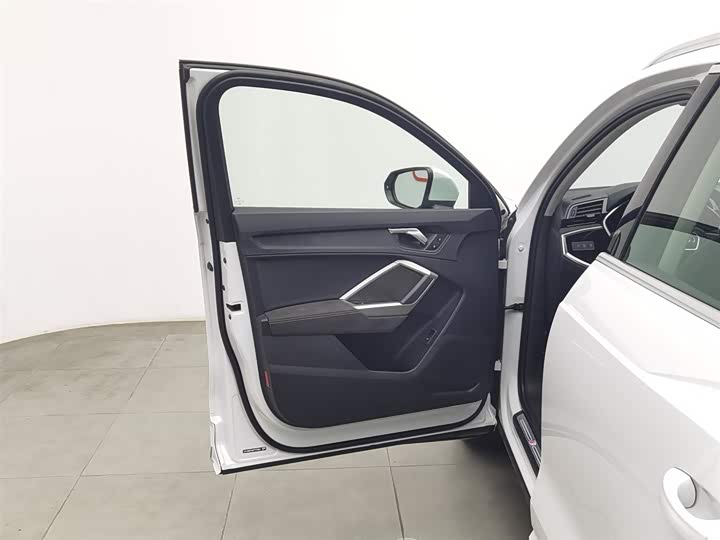 Фото 8 - Audi Q3