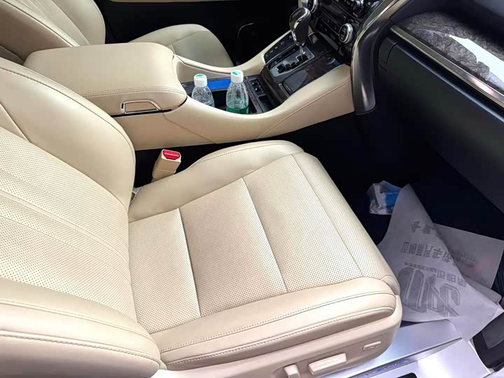 Фото 3 - Toyota Alphard