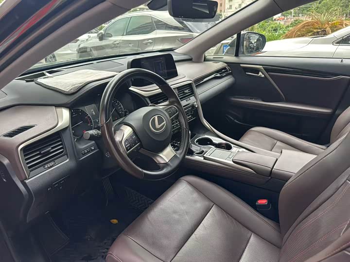 Фото 4 - Lexus RX