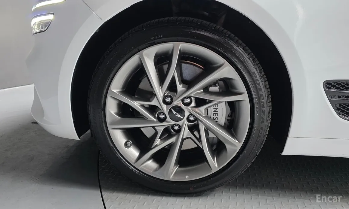 Genesis G70 2020 Gasoline 2.5T 2WD