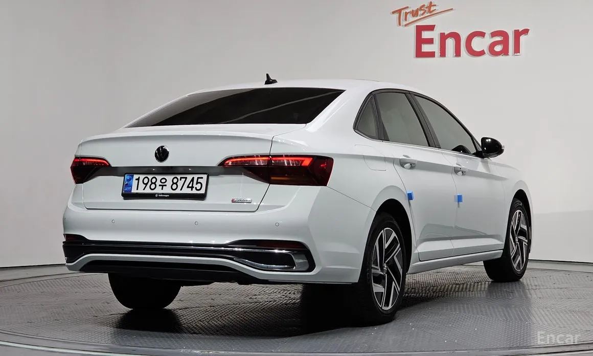 Photo 2 - Volkswagen Jetta