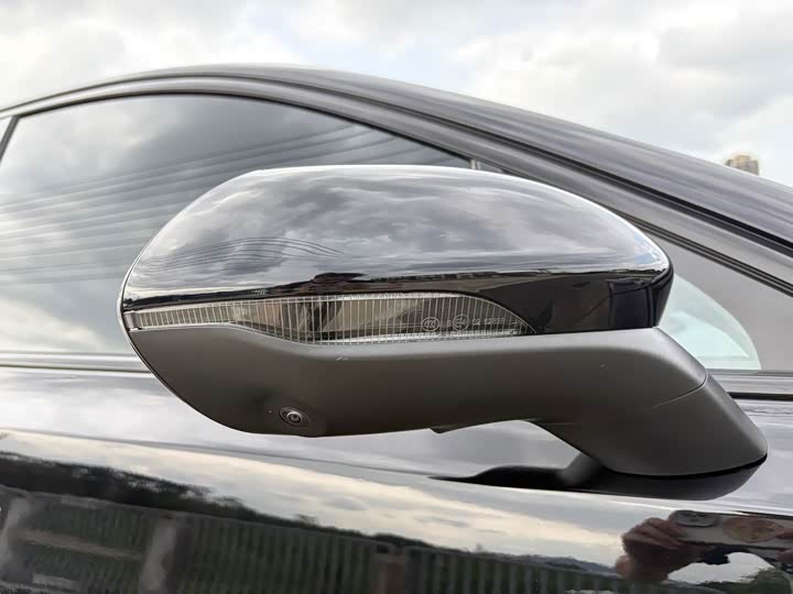 Hongqi H5 2025 2025款 2.0T 自动玄影版