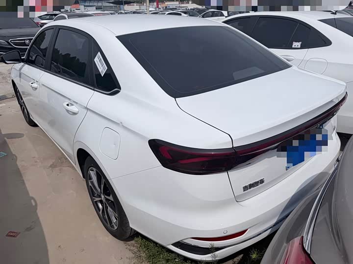 Фото 7 - Geely Emgrand