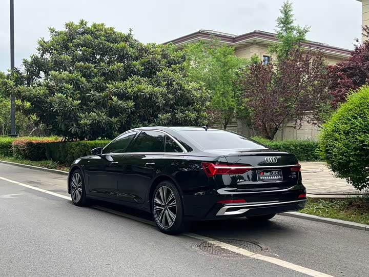 Фото 4 - Audi A6L