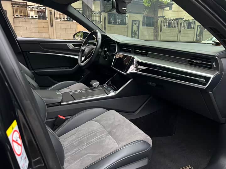 Фото 8 - Audi A6L