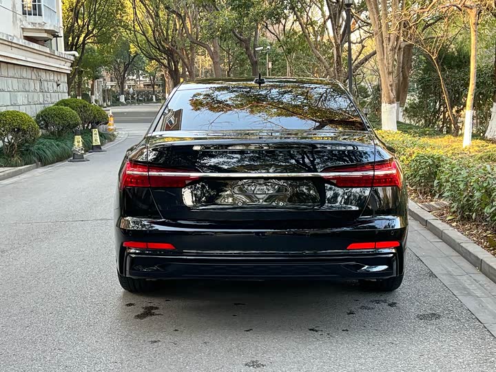 Фото 6 - Audi A6L