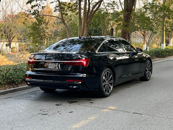 Фото 7 - Audi A6L