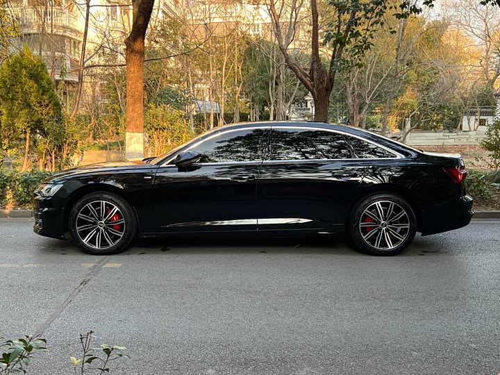 Фото 8 - Audi A6L