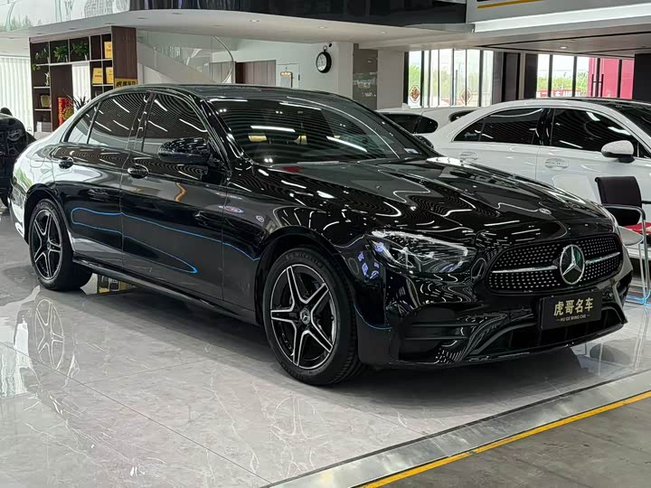 Фото 3 - Mercedes-Benz E-Class