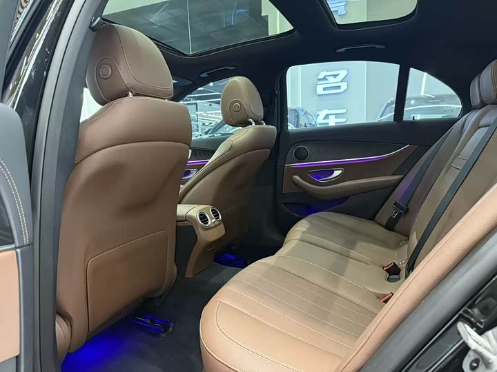 Фото 5 - Mercedes-Benz E-Class