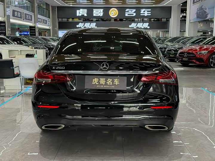 Фото 8 - Mercedes-Benz E-Class